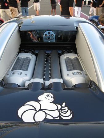 Bugatti Veyron ?!? Michelin Test Driving
