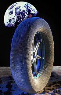 Goodyear_opona_ksiezycowa1.jpg