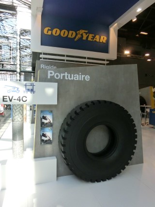 Opona Goodyear EV-4C