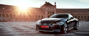 312-konne coupé Lexus LC500h na oponach Bridgestone