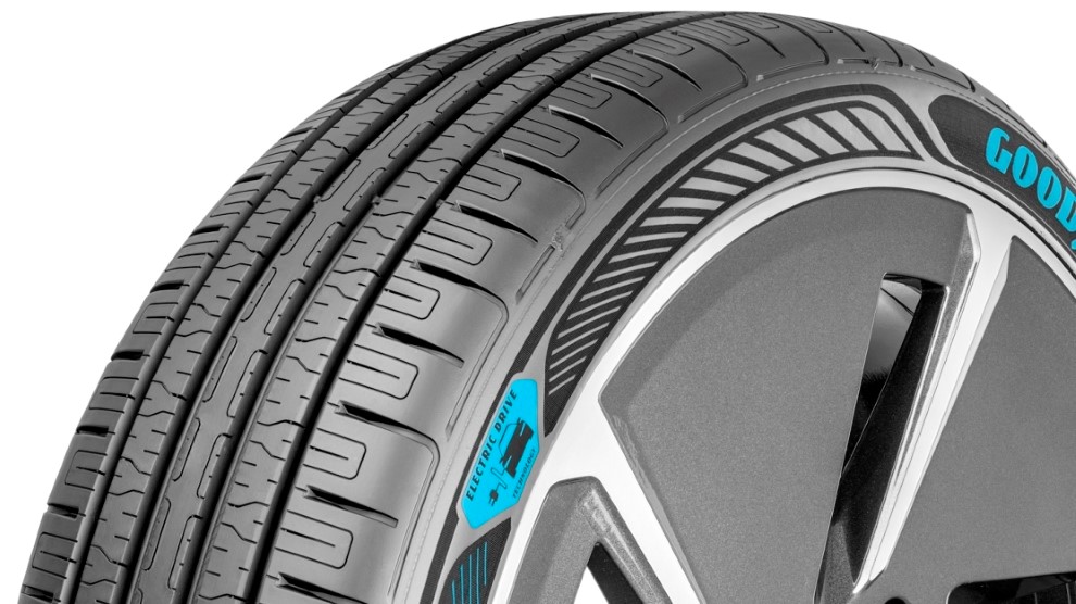 Goodyear prezentuje EfficientGrip Performance z technologią Electric Drive