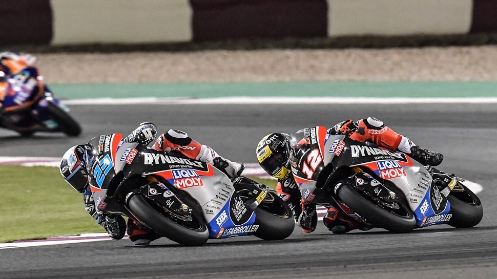 Zawodnicy Schrötter i Lüthi zdobyli podwójne podium dla zespołu Intact GP na inauguracyjnym wyścigu o Motocyklowe Grand Prix Kataru.