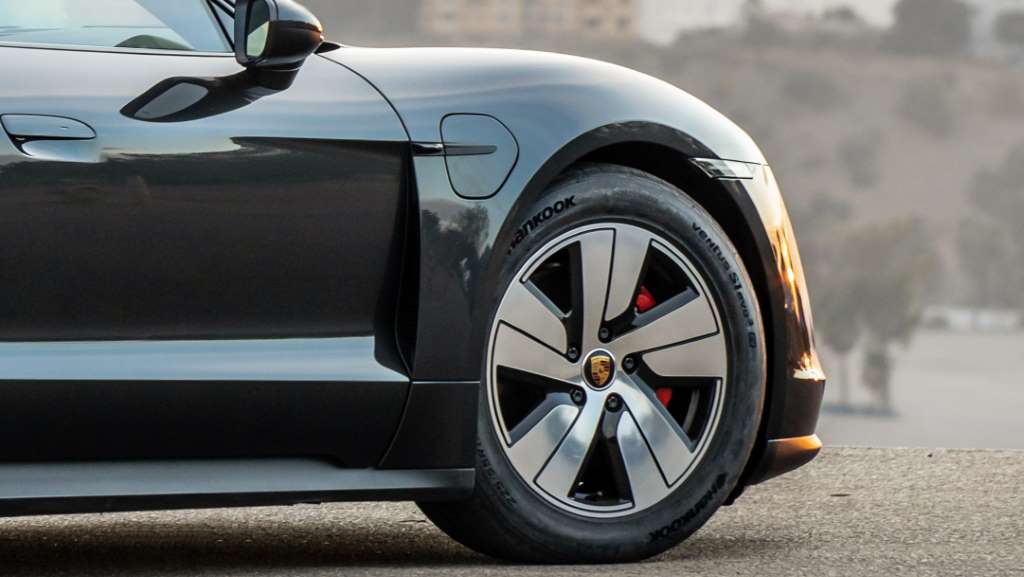 Hankook dostawcą opon do elektrycznych samochodów sportowych Porsche Taycan