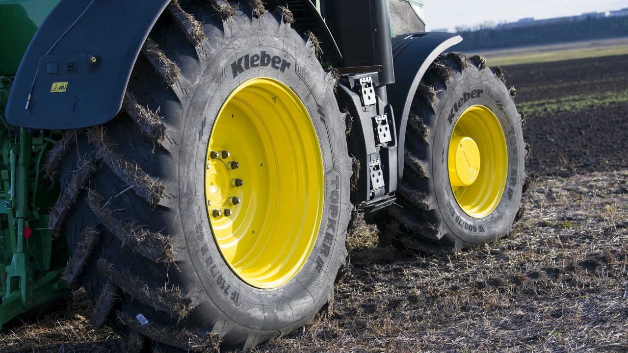 Nowa opona rolnicza Kleber Topker IF  na traktorze