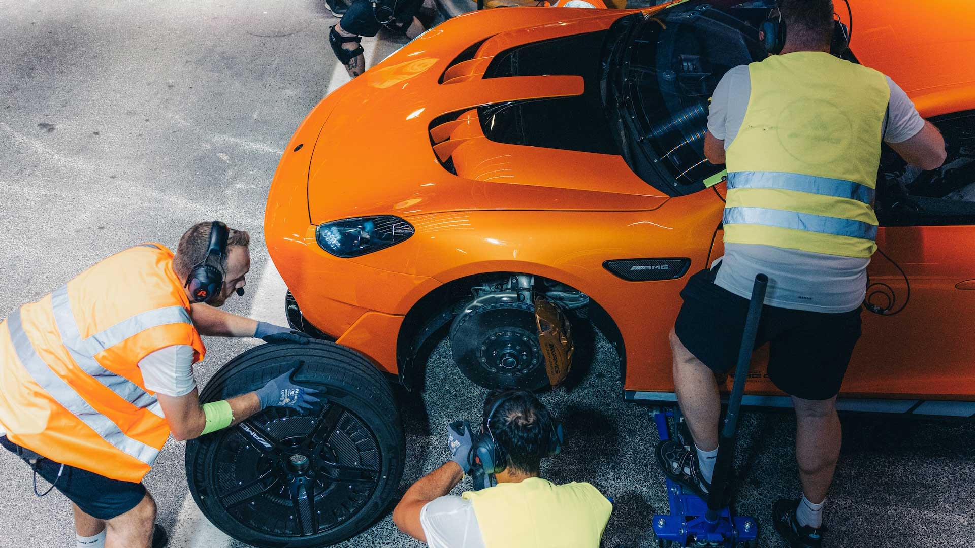 Obwód ziemi w 8 dni, elektryczny rekord Mercedes-AMG i Michelin 2